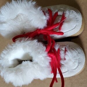 Baby Gap Apre Bootie faux fur red laces 3 -6 month